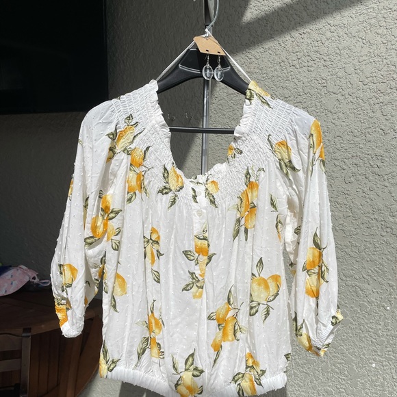 NWT Very soft, fun lemon top - Picture 2 of 5